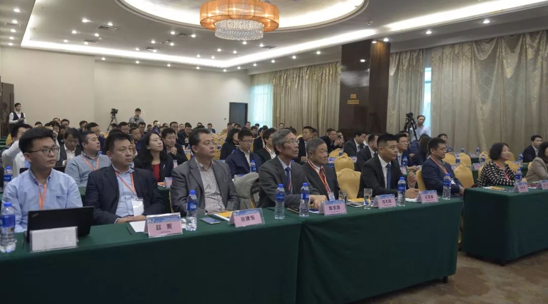 深圳市旭子科技有限公司董事長(zhǎng)、深圳市金融服務(wù)外包協(xié)會(huì)副會(huì)長(zhǎng)、硬件委員會(huì)主任委員王永峰博士  2019金融服務(wù)行業(yè)高峰論壇現(xiàn)場(chǎng)