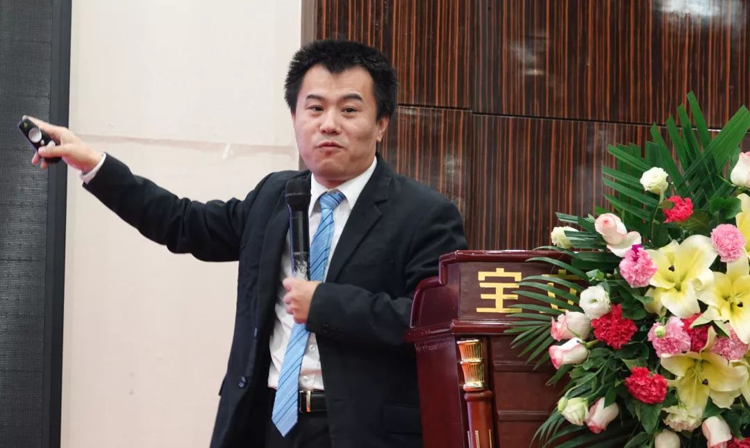 華夏易道私董會(huì)創(chuàng)始人、深圳市金融服務(wù)外包協(xié)會(huì)理事、培訓(xùn)委員會(huì)副主任委員堅(jiān)鵬