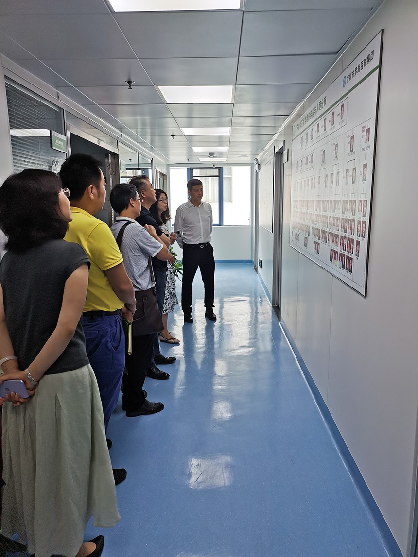 旭子科技董事長(zhǎng)王永峰陪同鐘南山基金會(huì)、廣州呼研所總經(jīng)理周榮教授考察深圳市羅湖醫(yī)院集團(tuán) 
