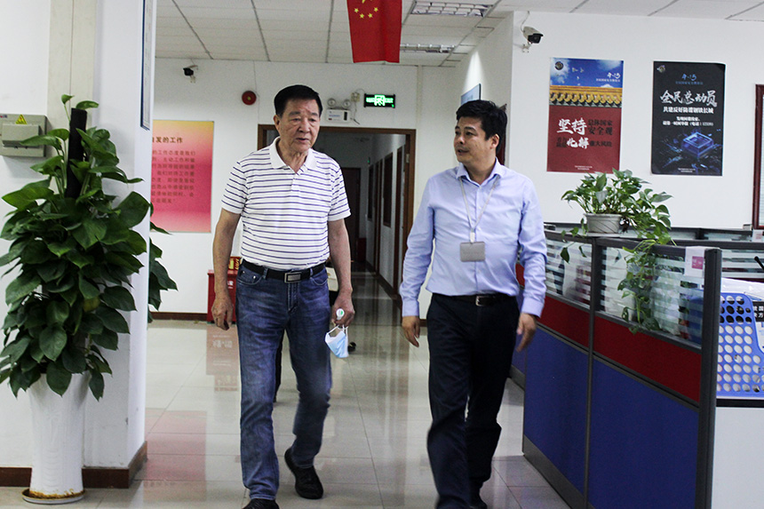 原深圳市委常委、招商局蛇口工業(yè)區(qū)總經(jīng)理喬勝利蒞臨旭子科技指導(dǎo)工作